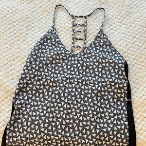 Grey white triangle print lululemon breezy singlet tank